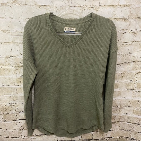 Magellan Outdoors Green Boyfriend Fit High Low V Neck Thermal Top - Picture 1 of 5